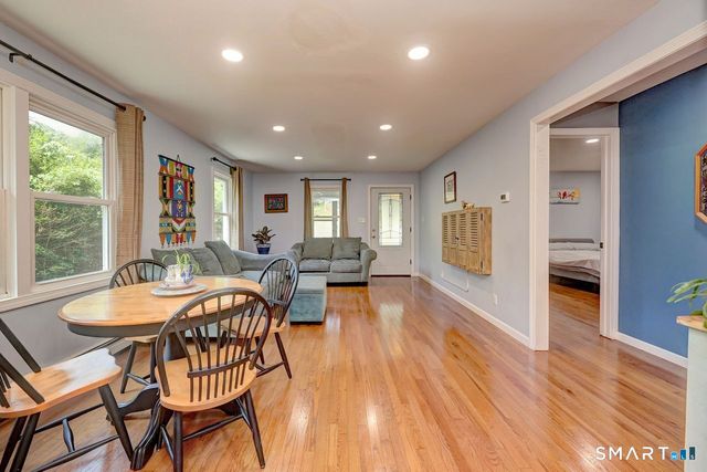 20 Highland Avenue, Woodbridge, CT 06525