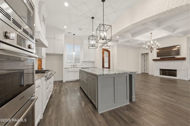 104 Mcarthur Court, Youngsville, LA 70592