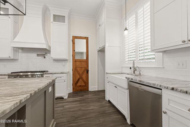 104 Mcarthur Court, Youngsville, LA 70592