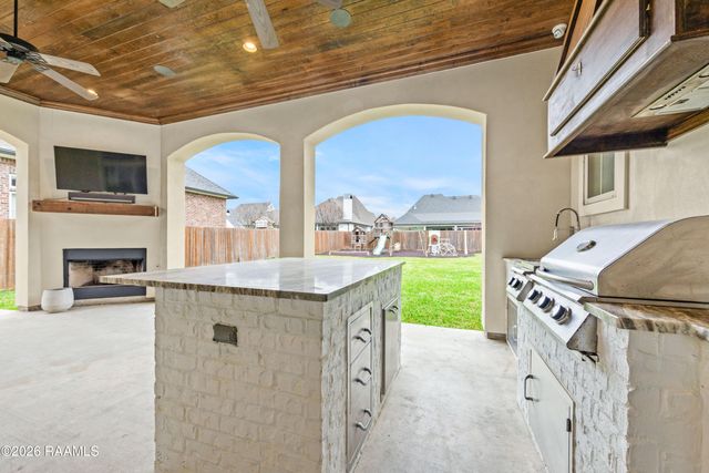 104 Mcarthur Court, Youngsville, LA 70592