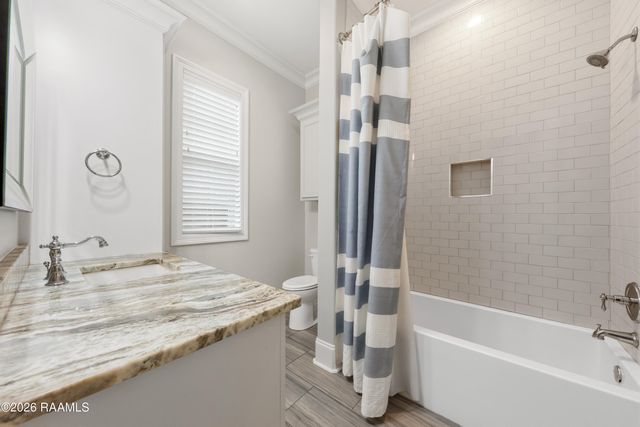 104 Mcarthur Court, Youngsville, LA 70592