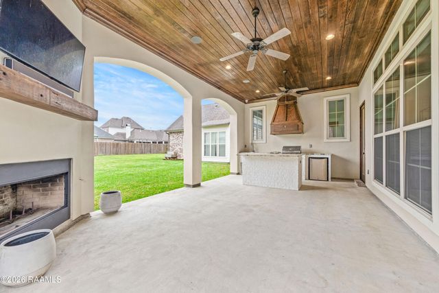 104 Mcarthur Court, Youngsville, LA 70592