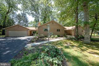 696 FOREST RD, Wayne, PA 19087