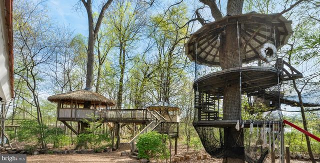 121 FOUR LEAF DR, Downingtown, PA 19335