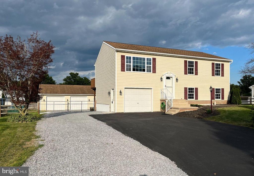 15932 HIBISCUS DR, Hagerstown, MD 21740
