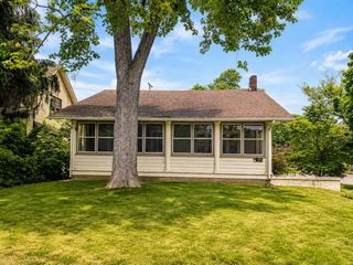 922 E Michigan Avenue, East Lansing, MI 48823