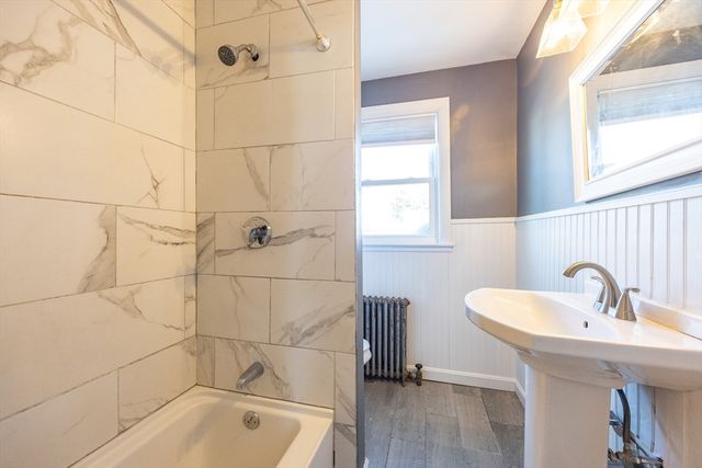 1 Elizabeth St, Taunton, MA 02780