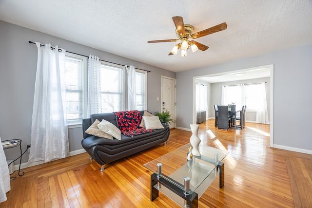 1 Elizabeth St, Taunton, MA 02780