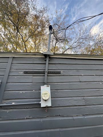 3705 S Littlejohn Avenue, Fort Worth, TX 76105