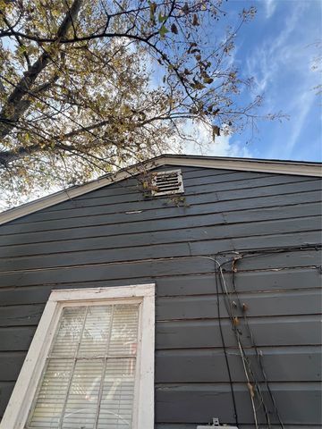 3705 S Littlejohn Avenue, Fort Worth, TX 76105