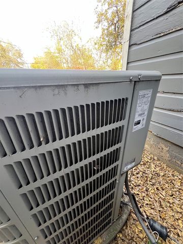 3705 S Littlejohn Avenue, Fort Worth, TX 76105