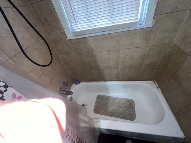 3705 S Littlejohn Avenue, Fort Worth, TX 76105