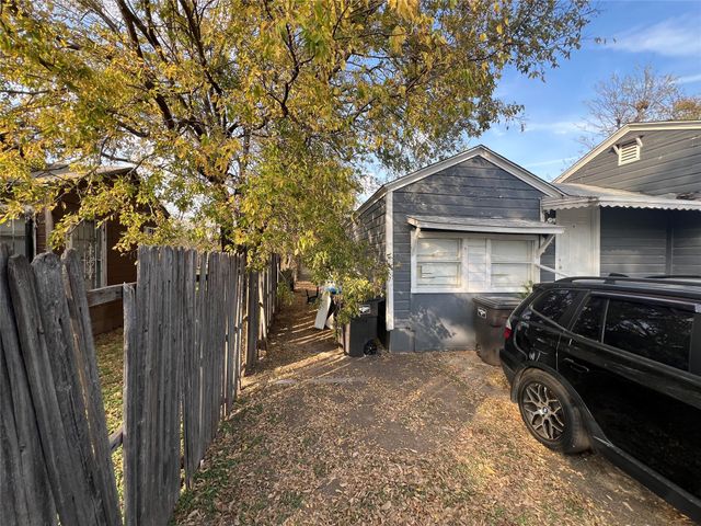 3705 S Littlejohn Avenue, Fort Worth, TX 76105