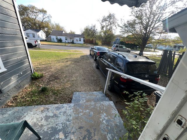 3705 S Littlejohn Avenue, Fort Worth, TX 76105