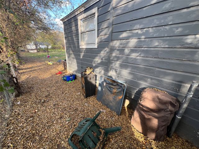 3705 S Littlejohn Avenue, Fort Worth, TX 76105