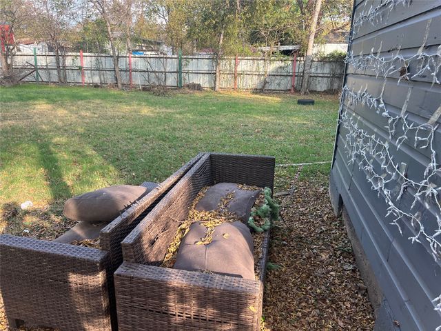 3705 S Littlejohn Avenue, Fort Worth, TX 76105