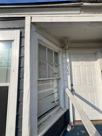 3705 S Littlejohn Avenue, Fort Worth, TX 76105