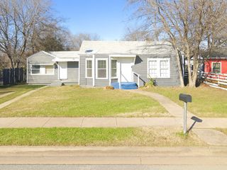 3705 S Littlejohn Avenue, Fort Worth, TX 76105