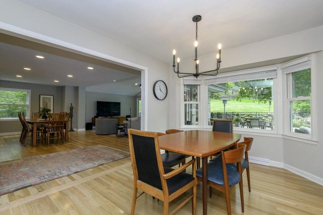 1405 Victoria CIRCLE N, Elm Grove, WI 53122