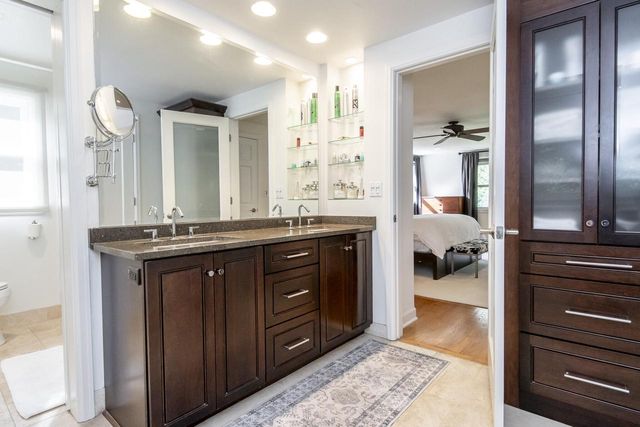 1405 Victoria CIRCLE N, Elm Grove, WI 53122