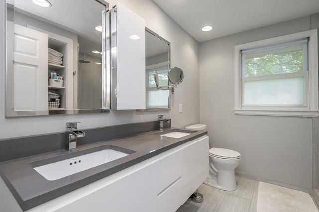 1405 Victoria CIRCLE N, Elm Grove, WI 53122