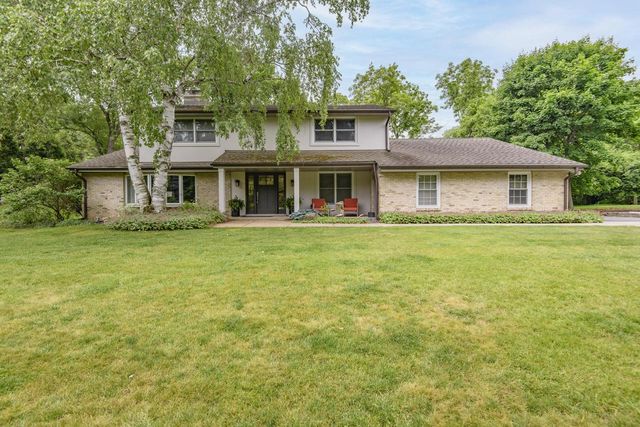 1405 Victoria CIRCLE N, Elm Grove, WI 53122