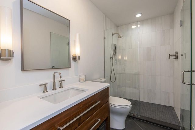 1405 Victoria CIRCLE N, Elm Grove, WI 53122