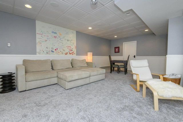 1405 Victoria CIRCLE N, Elm Grove, WI 53122