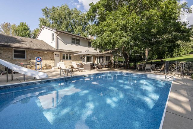 1405 Victoria CIRCLE N, Elm Grove, WI 53122
