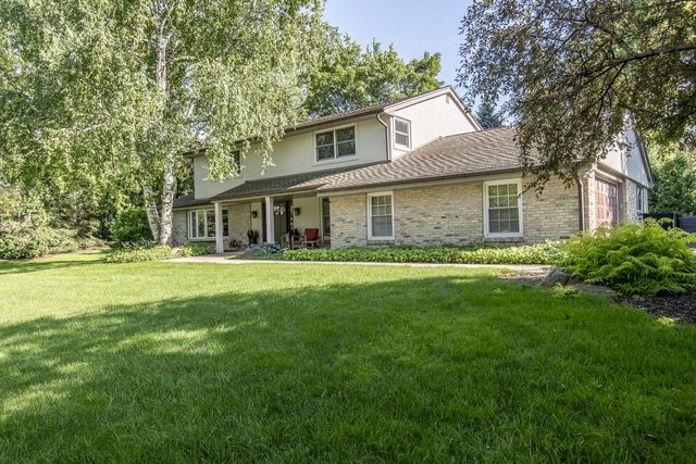 1405 Victoria CIRCLE N, Elm Grove, WI 53122