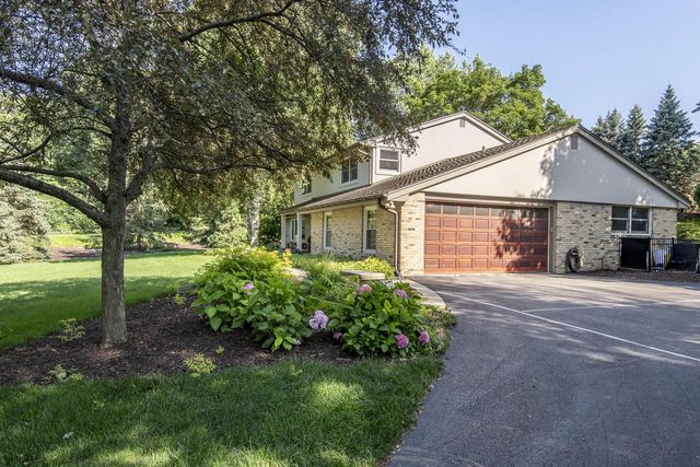 1405 Victoria CIRCLE N, Elm Grove, WI 53122