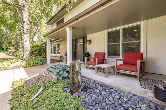 1405 Victoria CIRCLE N, Elm Grove, WI 53122