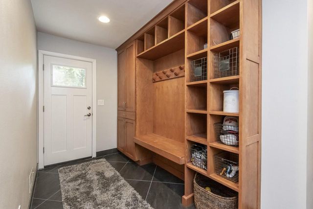 1405 Victoria CIRCLE N, Elm Grove, WI 53122