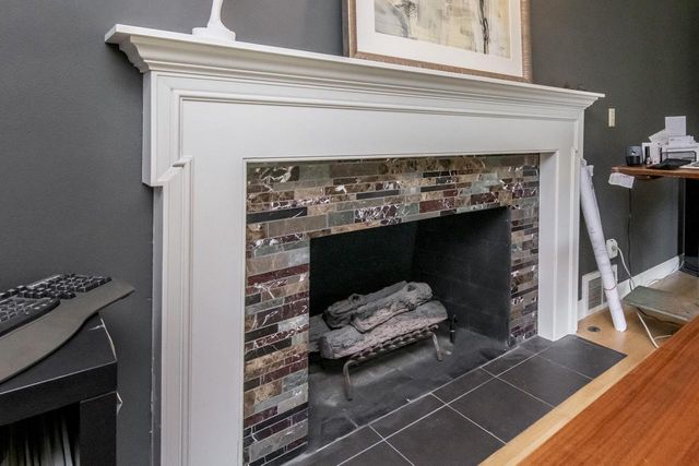 1405 Victoria CIRCLE N, Elm Grove, WI 53122