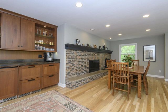 1405 Victoria CIRCLE N, Elm Grove, WI 53122