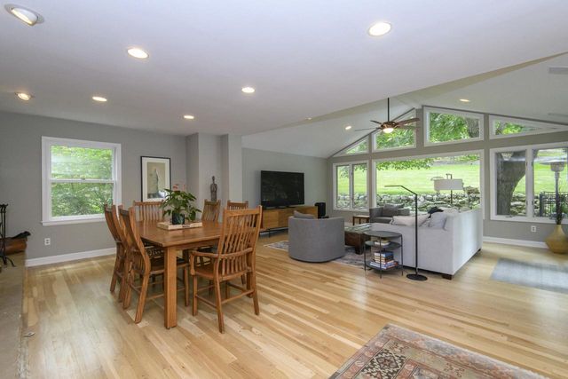 1405 Victoria CIRCLE N, Elm Grove, WI 53122
