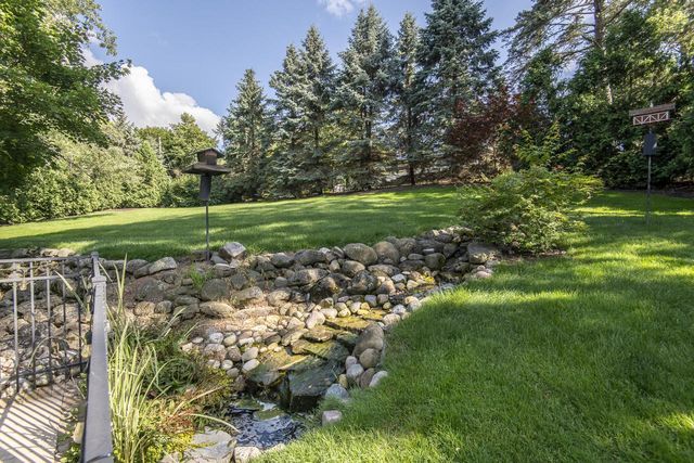 1405 Victoria CIRCLE N, Elm Grove, WI 53122
