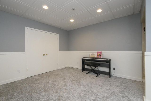 1405 Victoria CIRCLE N, Elm Grove, WI 53122