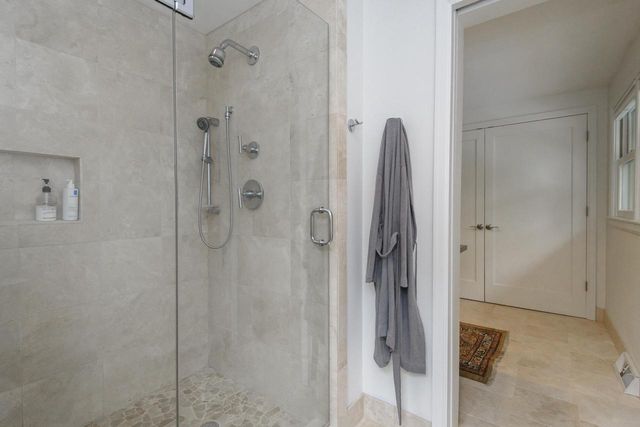 1405 Victoria CIRCLE N, Elm Grove, WI 53122
