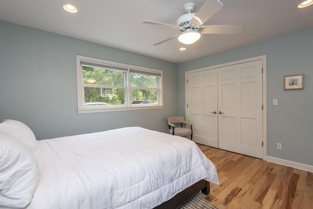 1405 Victoria CIRCLE N, Elm Grove, WI 53122