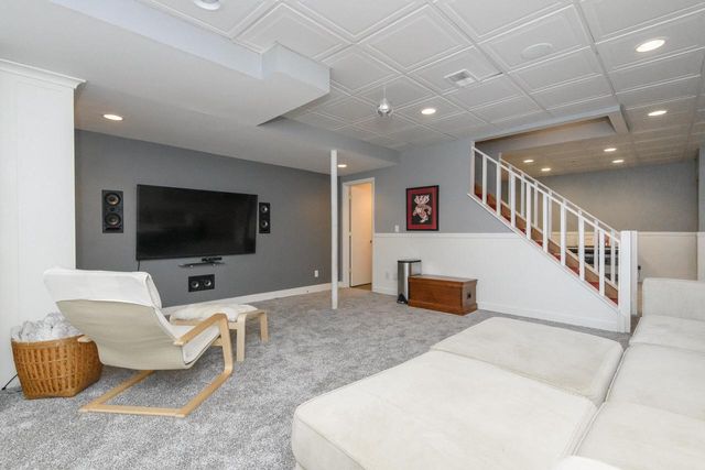 1405 Victoria CIRCLE N, Elm Grove, WI 53122
