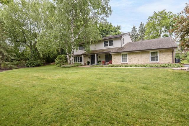 1405 Victoria CIRCLE N, Elm Grove, WI 53122