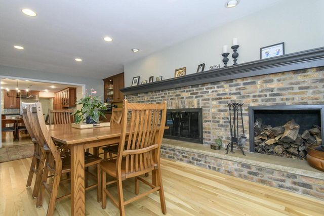 1405 Victoria CIRCLE N, Elm Grove, WI 53122