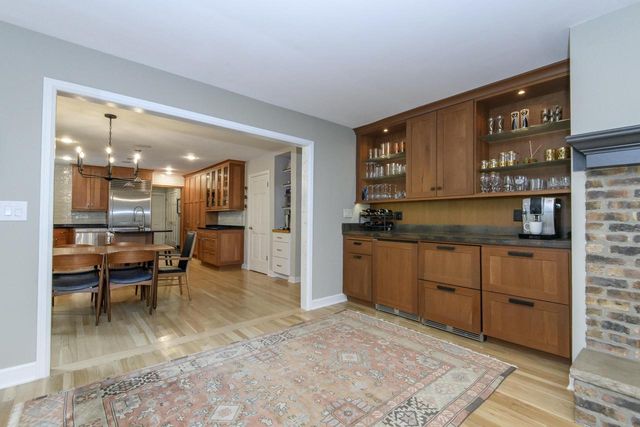 1405 Victoria CIRCLE N, Elm Grove, WI 53122