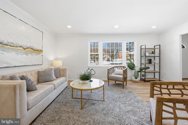 6802 SYDENSTRICKER RD, Springfield, VA 22152