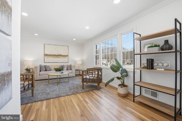 6802 SYDENSTRICKER RD, Springfield, VA 22152