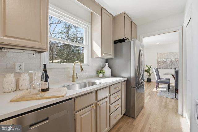 6802 SYDENSTRICKER RD, Springfield, VA 22152