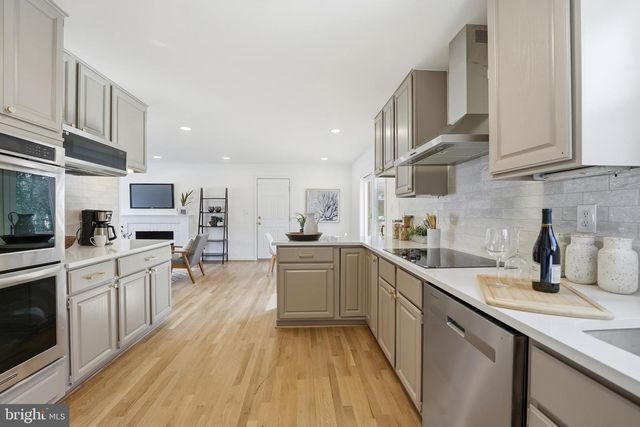 6802 SYDENSTRICKER RD, Springfield, VA 22152