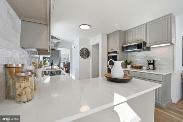 6802 SYDENSTRICKER RD, Springfield, VA 22152