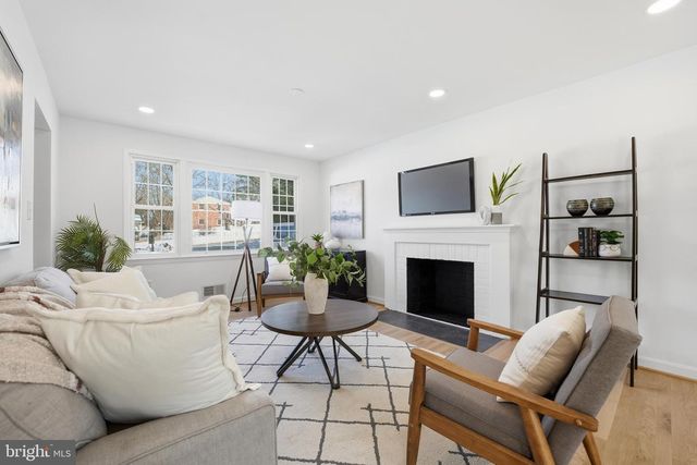 6802 SYDENSTRICKER RD, Springfield, VA 22152